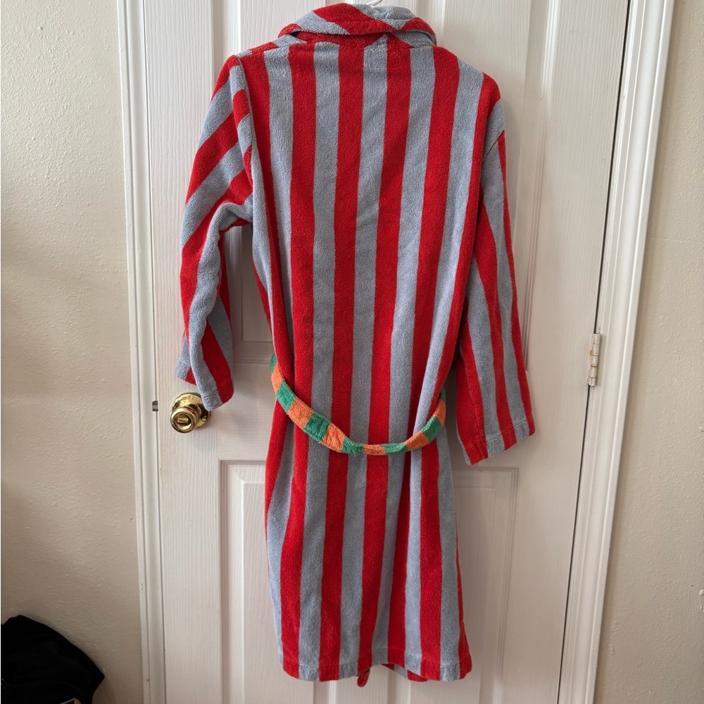 Dusen Dusen Robe - Picture 2 of 3